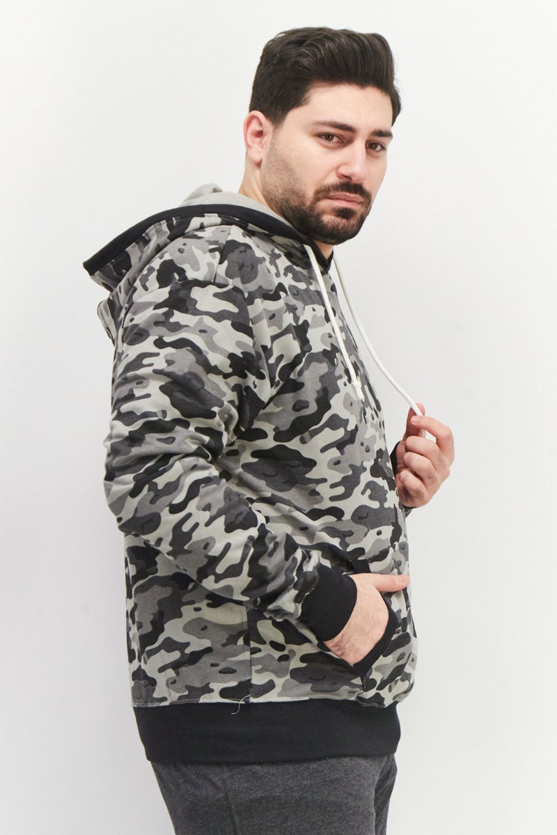 Sovereign Code سويت شيرت رجالي بغطاء رأس بطبعة تمويه بأكمام طويلة، رمادي/أسود - Image 4