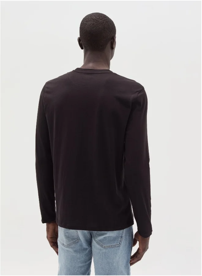 او في اس Long-sleeved T-shirt with round neck