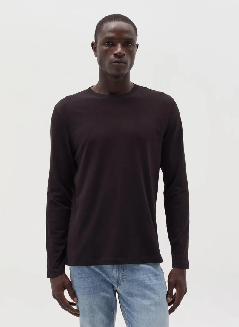 او في اس Long-sleeved T-shirt with round neck