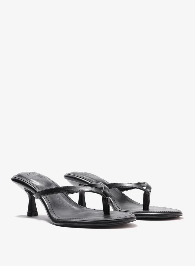 Pair-Ie Tales Black Kitten Heel Thong Sandals