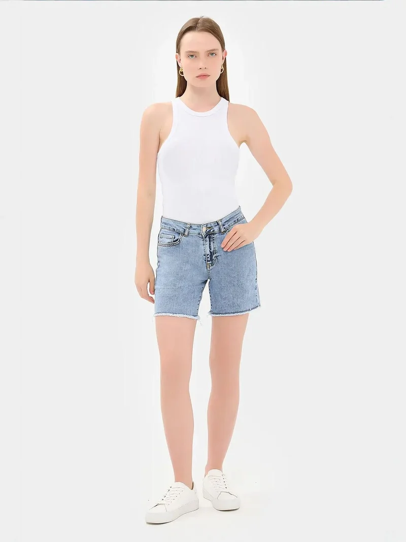 زوبعة شورت جينز بخصر متوسط