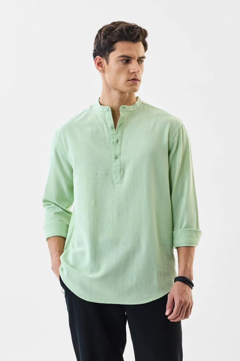 سنيتش قميص كورتا بياقة ماندرين بقصة عادية