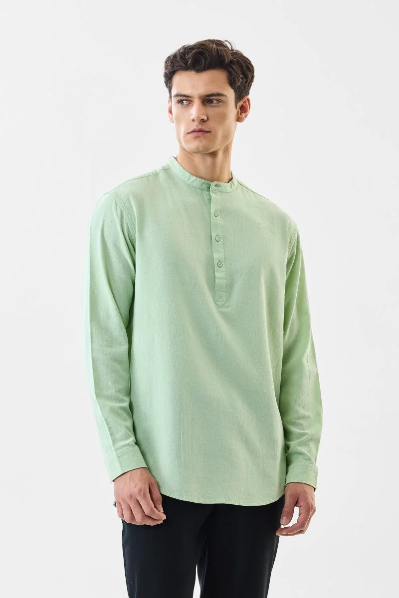 سنيتش قميص كورتا بياقة ماندرين بقصة عادية