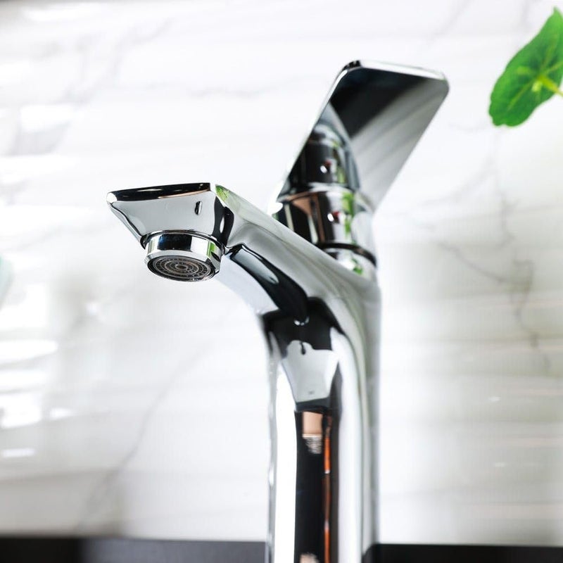 حنفية حوض حمام حديثة بمقبض واحد - خلاط حوض من النحاس الأصفر الصلب مع تحكم في الماء الساخن والبارد، تشطيب كروم - Image 3