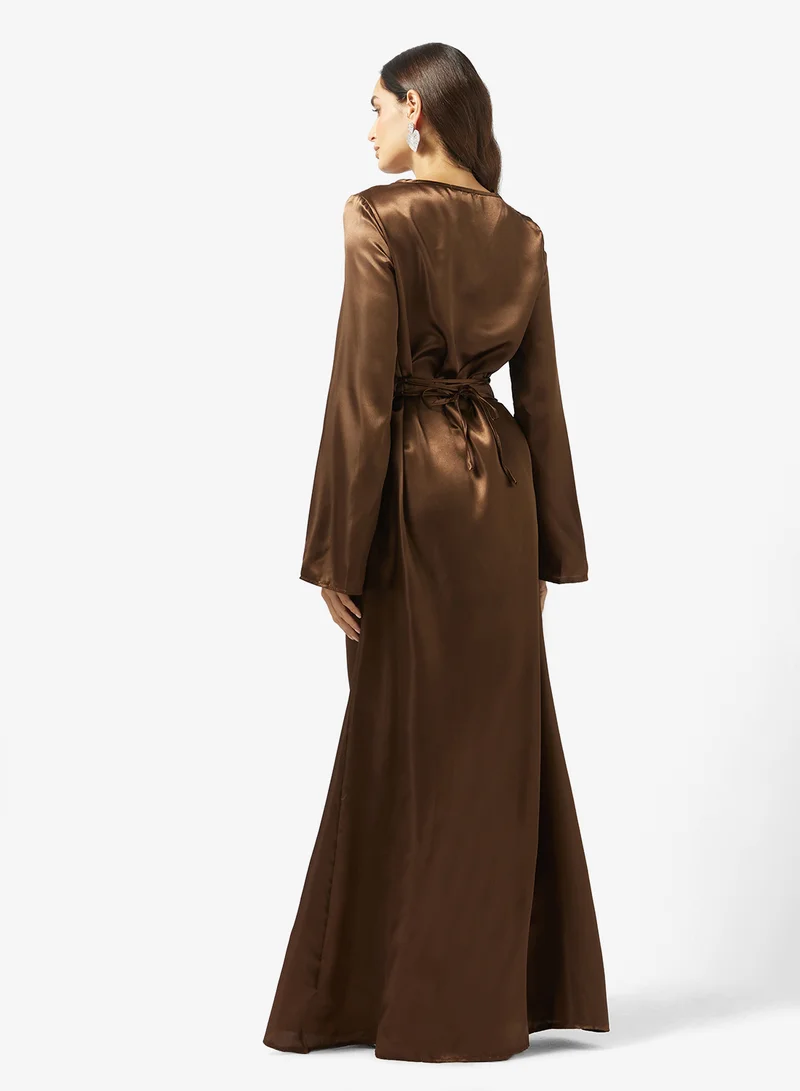 ايلا فستان بخصر مكشكش وهيم منسدل