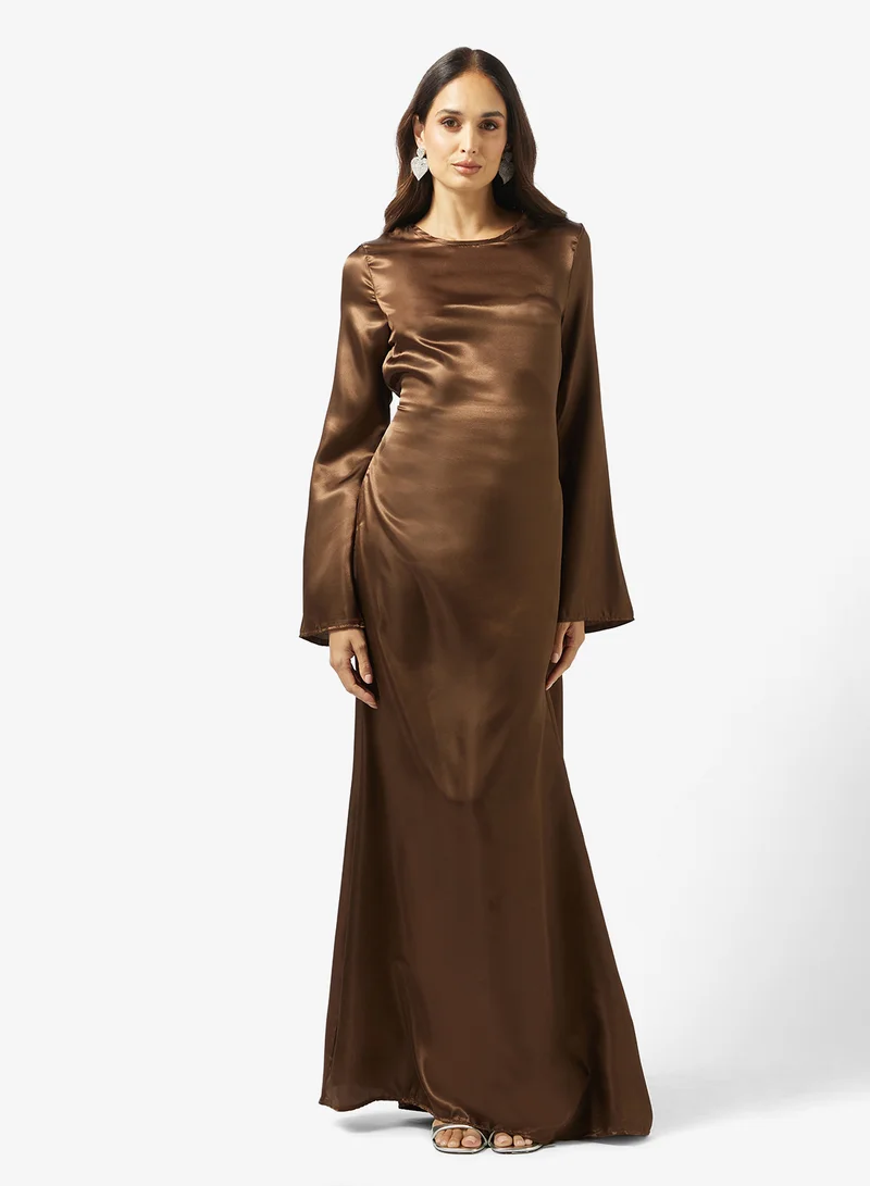 ايلا فستان بخصر مكشكش وهيم منسدل