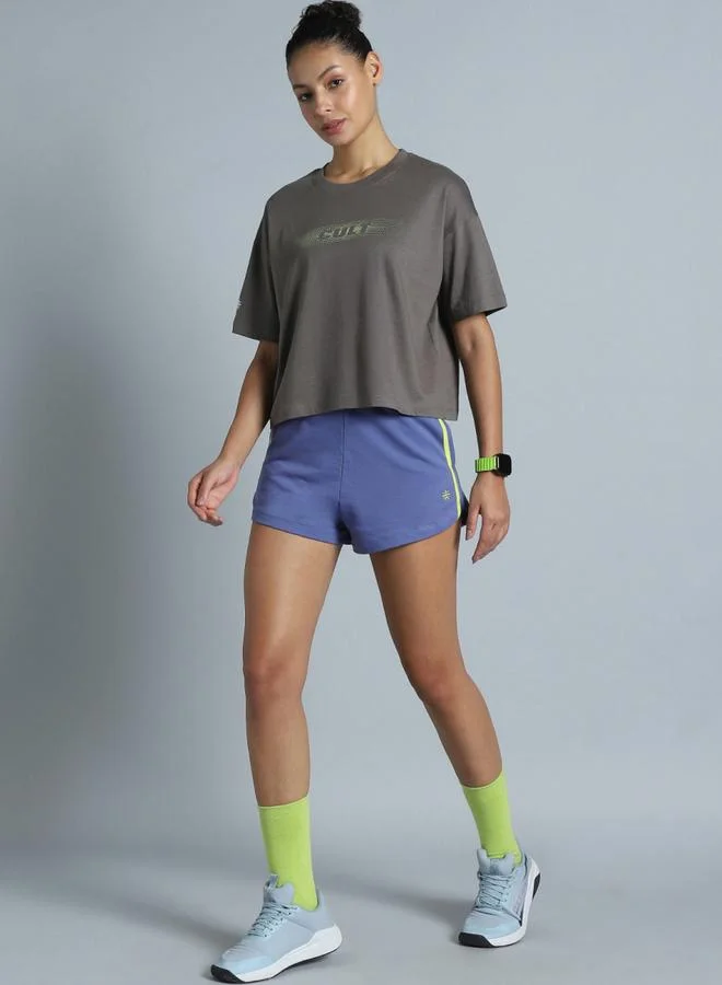 كالت تيشرت قصير بطبعة العلامة التجارية