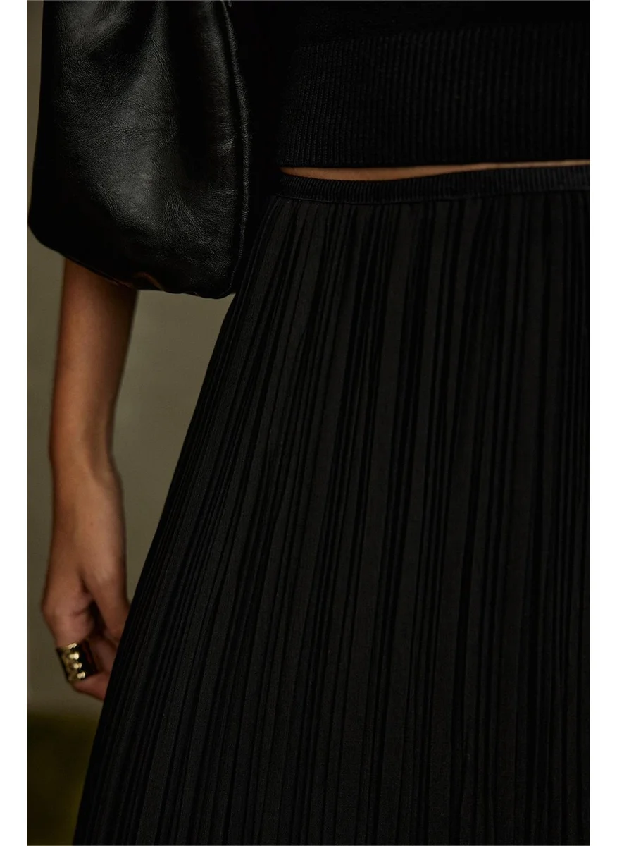 سود كوليكشن Black Island Pleated Skirt