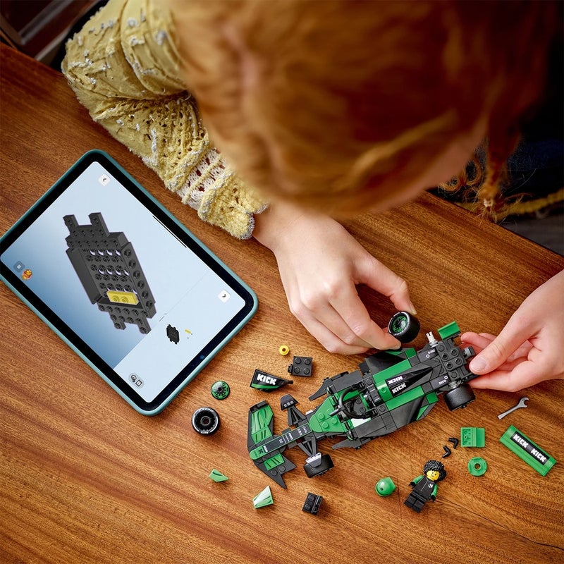 LEGO - Speed Champions KICK Sauber F1 Team C44 Race Car 259 Pieces - 77247 - Image 3