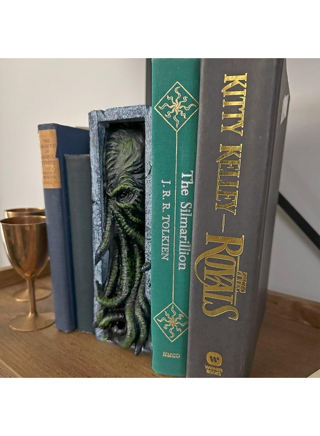توي فولت رف كتب كاثولو من Toy Vault، حامل كتب من الراتنج، تمثال وحش كاثولو المتلصص  - Image 3