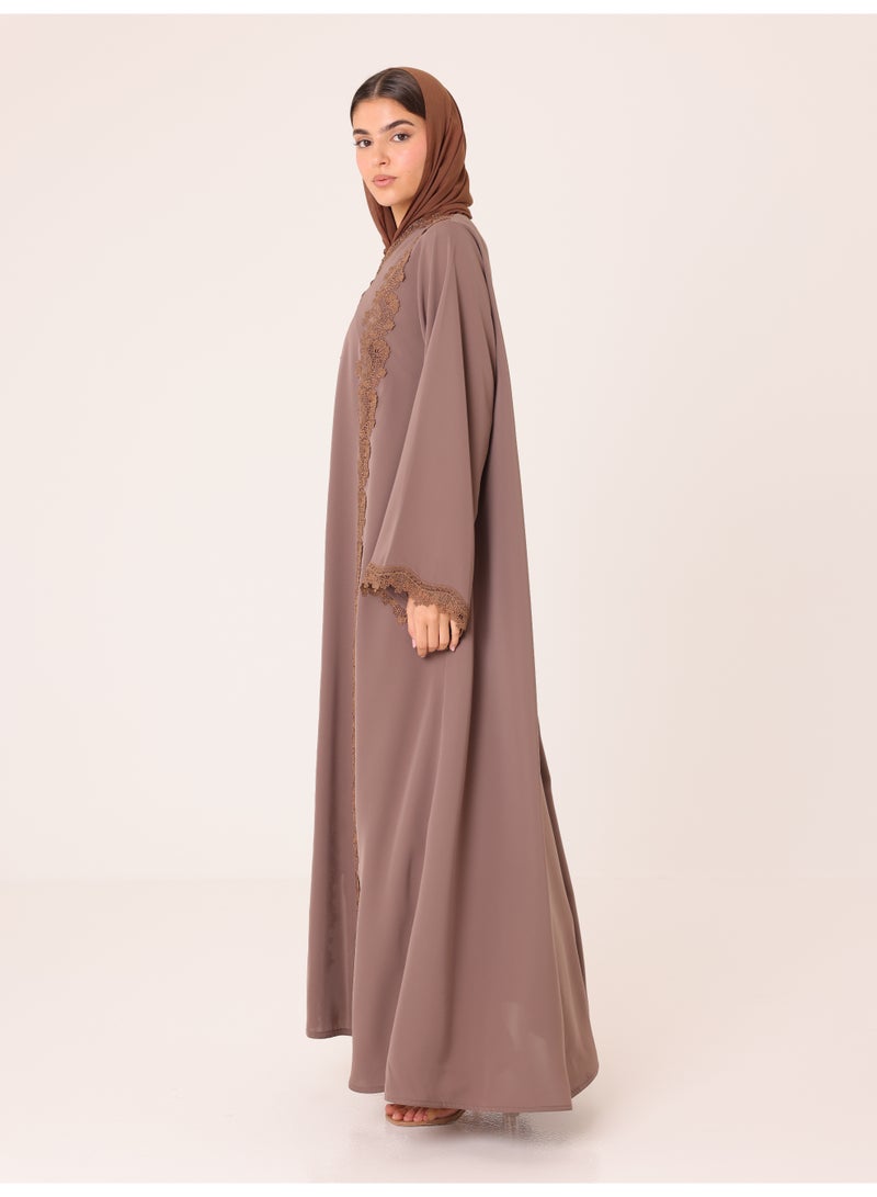 اكسا عباية من الدانتيل باللون الماهوجني - Image 4