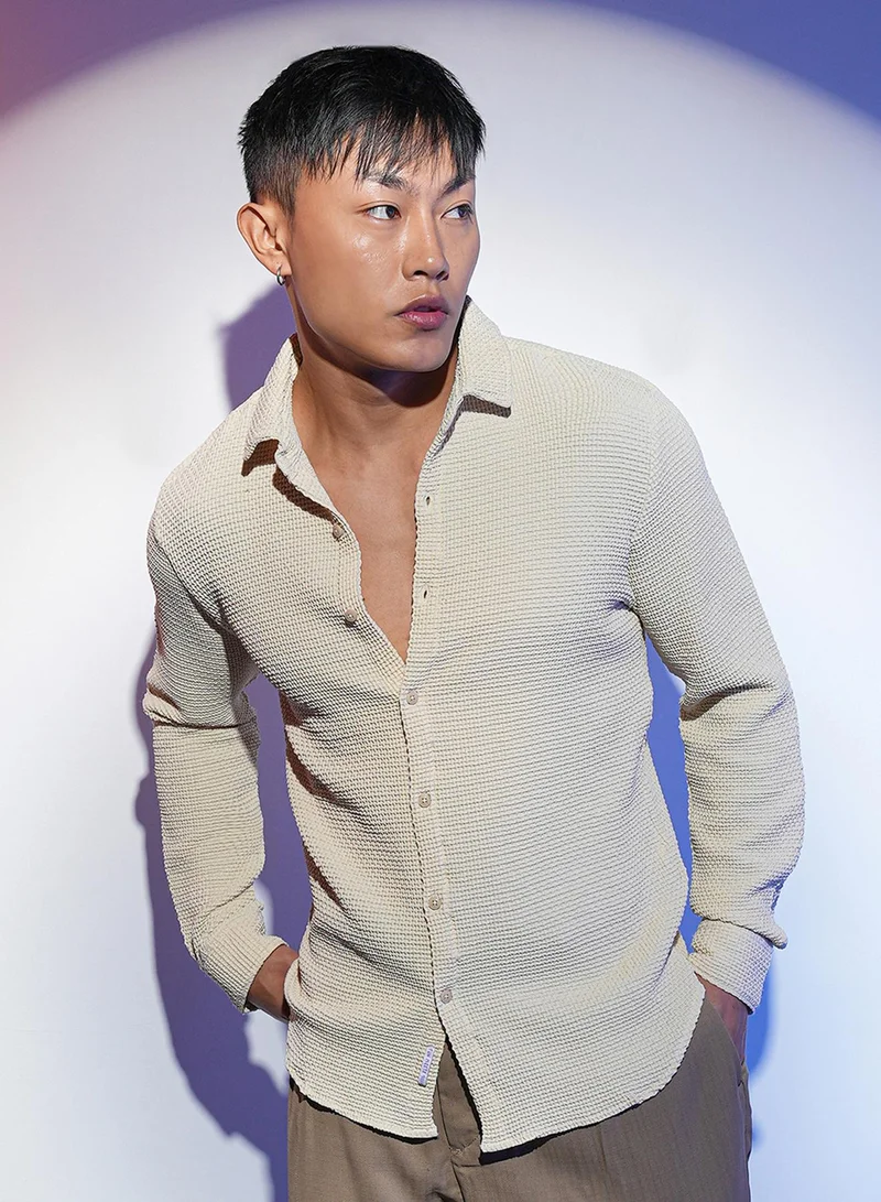 Campus Sutra Campus Sutra Men's Ivory White Weave-Textured Shirt For Casual Wear | Spread Collar | Long Sleeve | Button Closure | Shirt Crafted With Comfort Fit For Everyday Wear