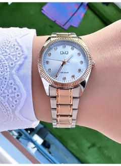 Q&Q Women's Metal Band Wristwatch  - Image 2