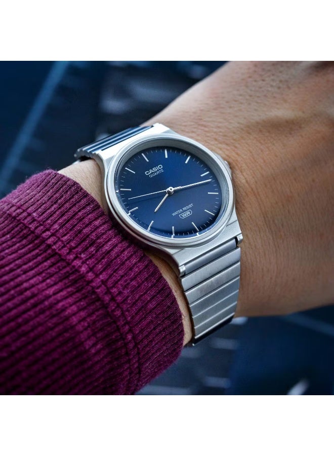 Casio MQ-24DA-2A Silver Metal Strap Classic Three-Hand Analog Watch - Image 3