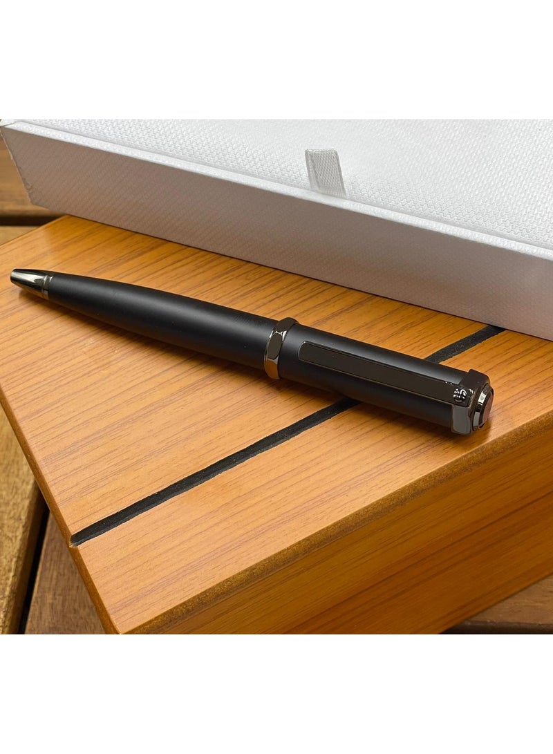 Luxurious men's pen in a distinctive and elegant box