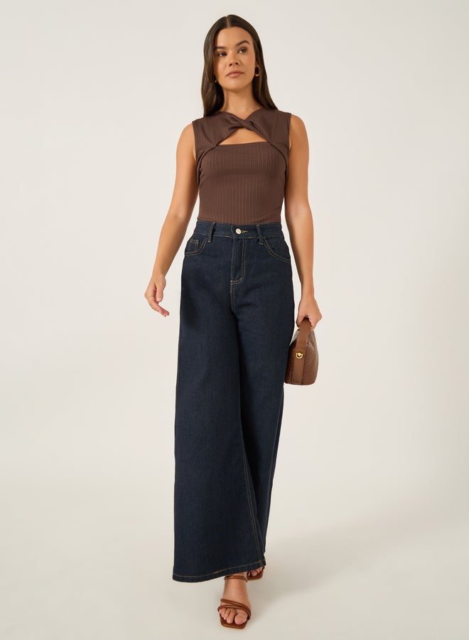 ستايلي بلوزة بدون أكمام بتفاصيل مقصوصة وربطة أمامية - Image 2