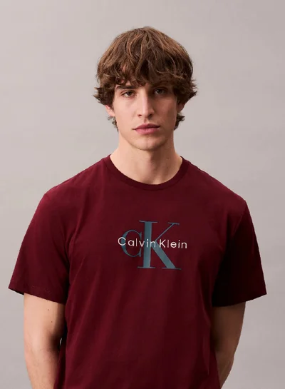 كالفن كلاين جينز تيشيرت بشعار الأحرف الأولى