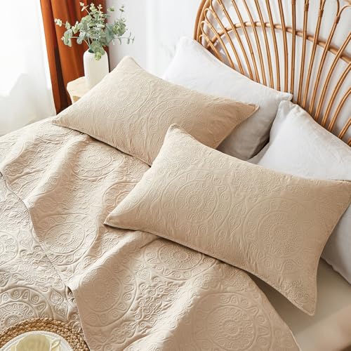 WURUIBO Beige Quilt Set King/Cal King Size, Embossing Microfiber Bedspreads with Pillow Sham, Ligthweight Breathable Thin Coverlet, Reversible Bedding Set for All Season (1 Quilt, 2 Pillow Shams) - Image 4