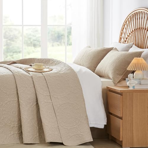 WURUIBO Beige Quilt Set King/Cal King Size, Embossing Microfiber Bedspreads with Pillow Sham, Ligthweight Breathable Thin Coverlet, Reversible Bedding Set for All Season (1 Quilt, 2 Pillow Shams) - Image 3