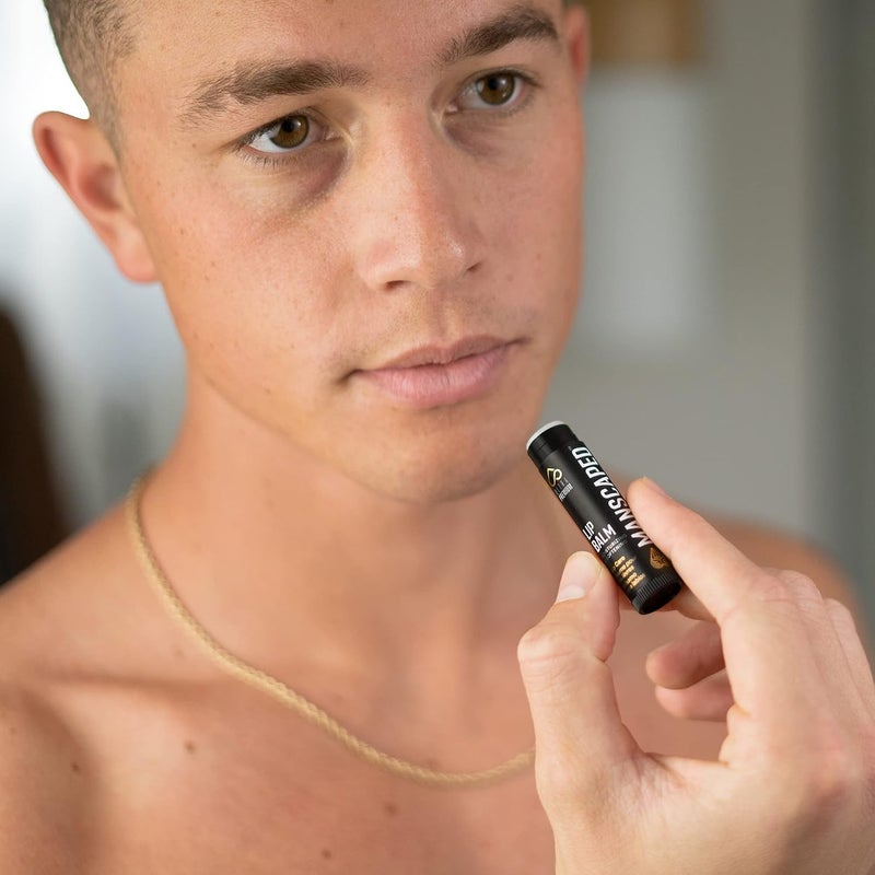 MANSCAPED® مرطب وملطف للشفاه، غني بفيتامين E وزيت النعناع وزيت الأوكالبتوس للشفاه المتشققة، بلمسة نهائية غير لامعة (عبوة من 3 قطع) - Image 3