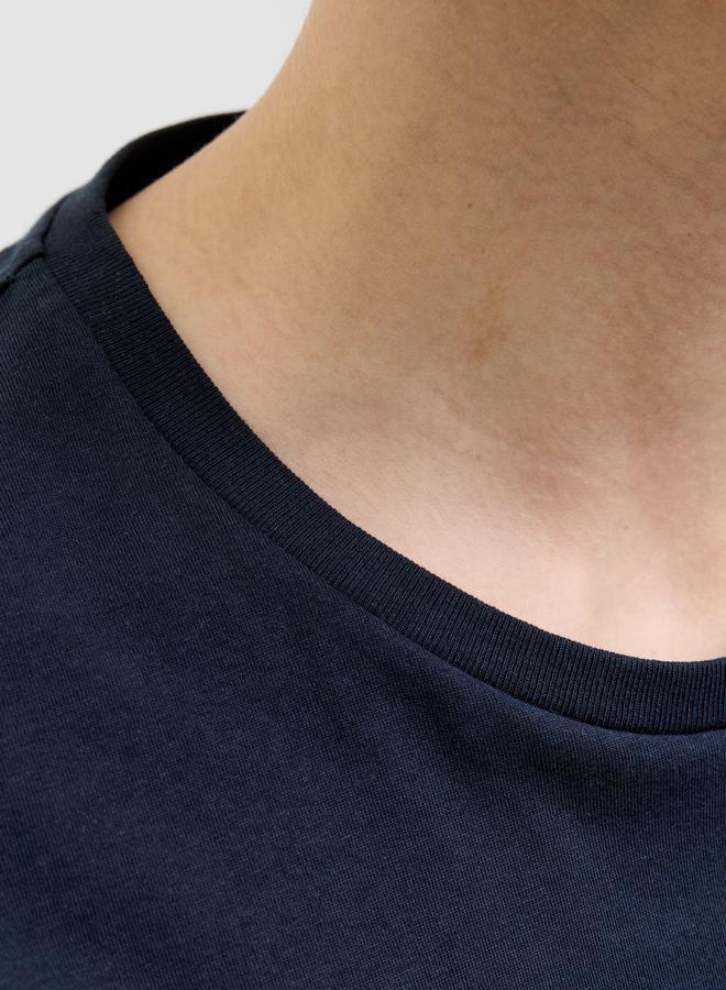 ريبل تيشيرت بقصة عادية وياقة ضيقة مع طبعة جرافيك - Image 4