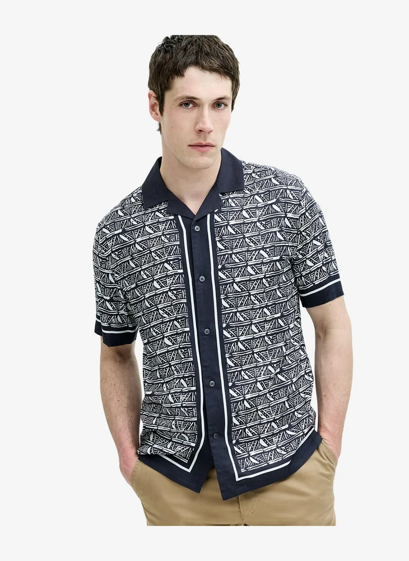 فرنش كونكشن Men's Short Sleeve Geometric Print Navy Holiday Shirt