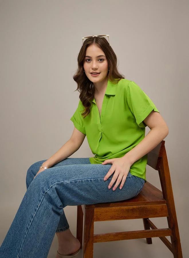 Kuwarii Green Open Collar Relaxed Fit Top