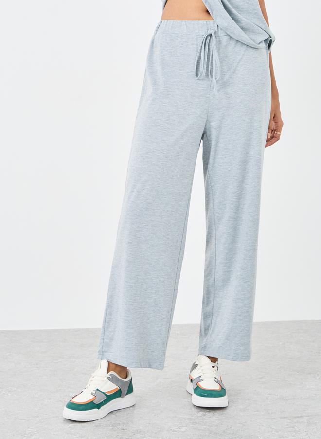 تايك تو طقم تي شيرت وبنطلون بطبعة شعار رمادي - Image 5