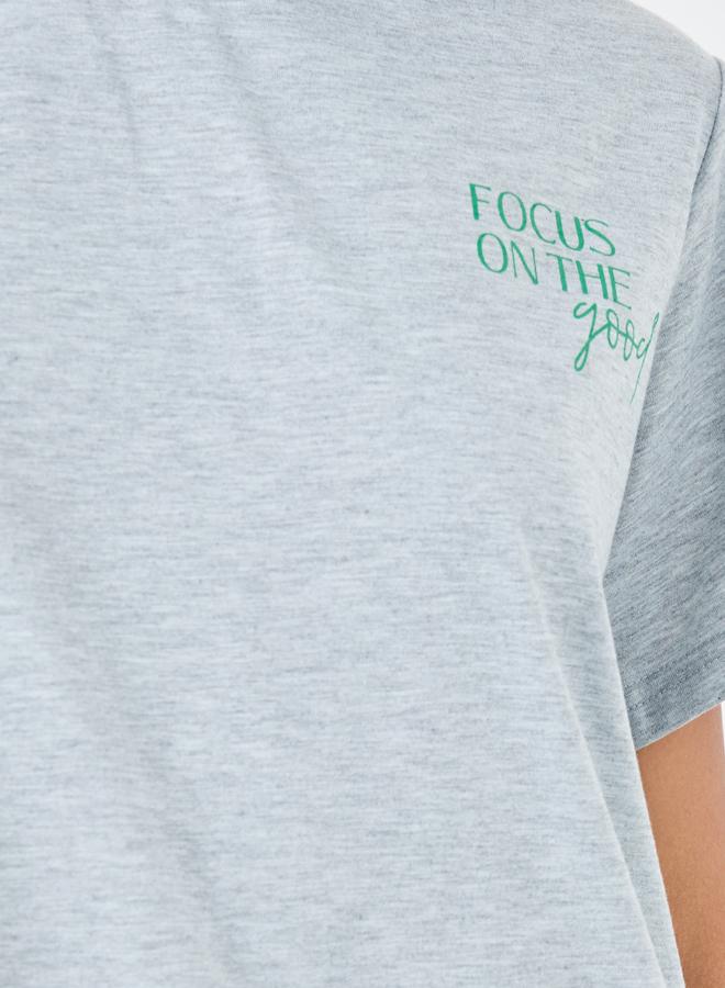 تايك تو طقم تي شيرت وبنطلون بطبعة شعار رمادي - Image 4