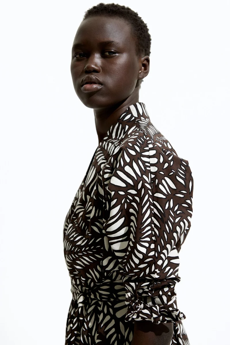 اتش اند ام فستان بتصميم قميص مع حزام