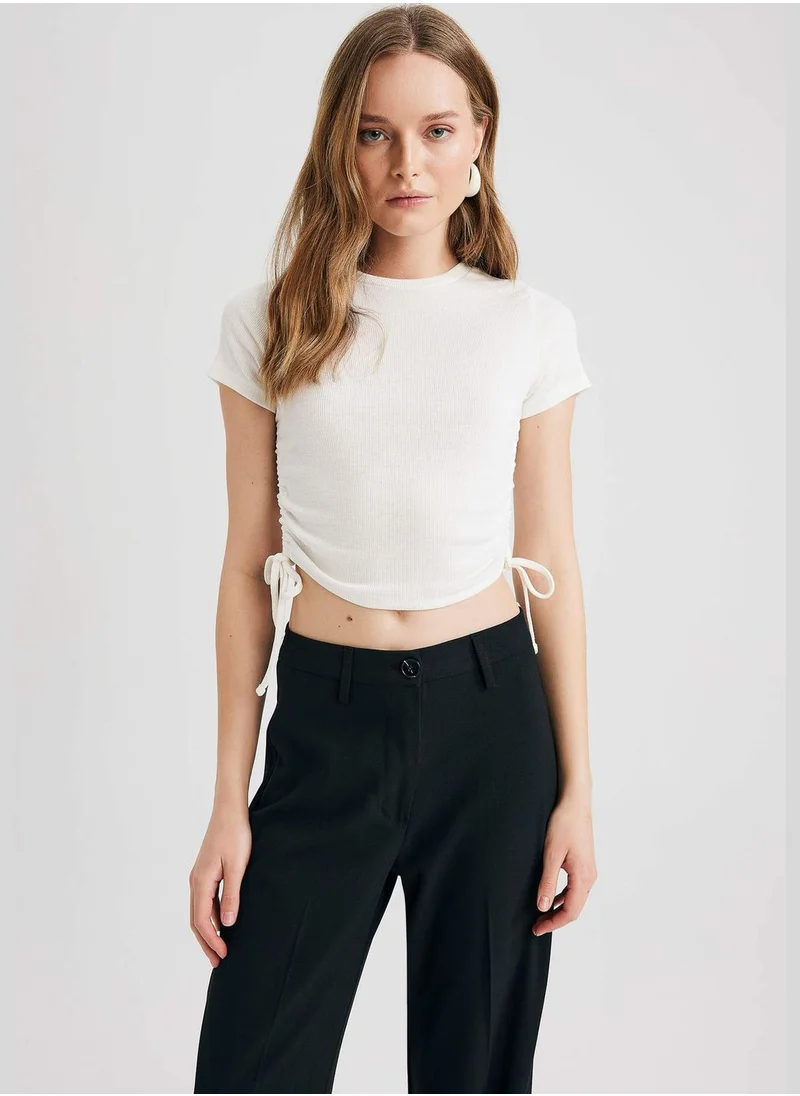 ديفاكتو Basic Cropped Short Sleeve T-Shirt