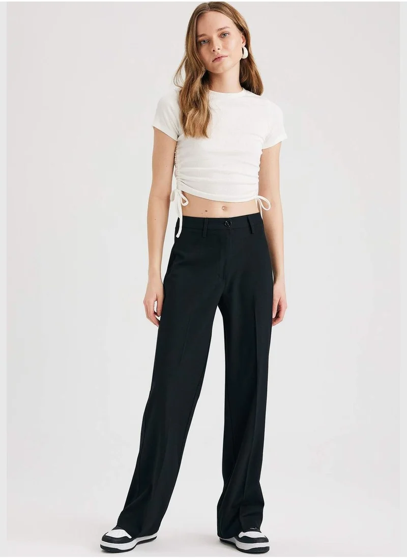 ديفاكتو Basic Cropped Short Sleeve T-Shirt