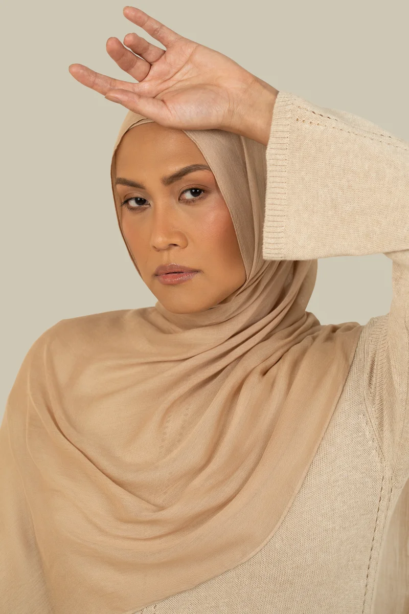سيلكروز حجاب مودال منسوج بدقة بلون بيج عسلي