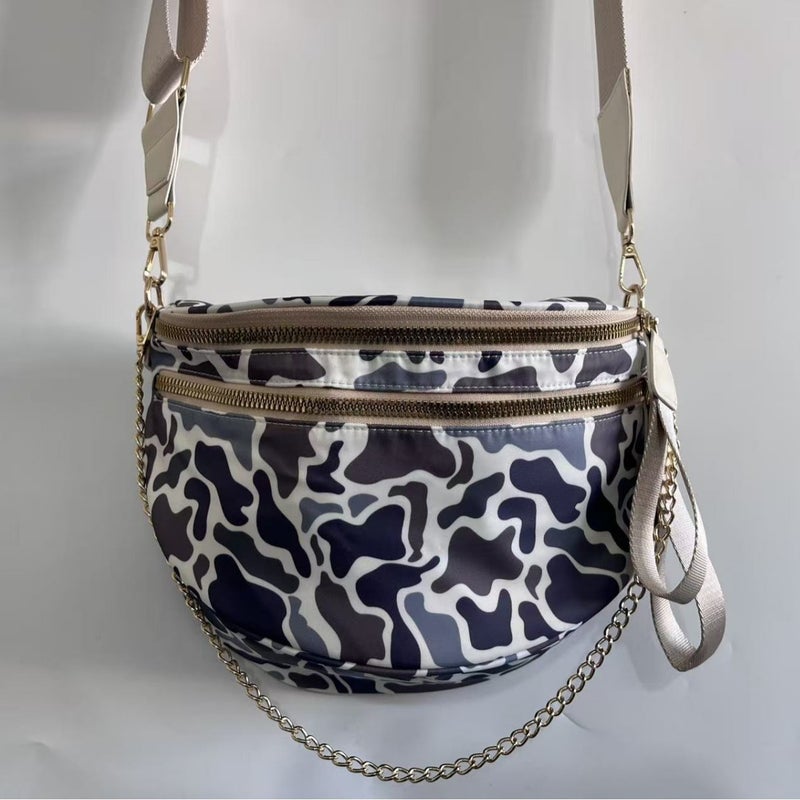 Women's Shoulder Bag with Decorative Chain, Large Capacity - Image 1