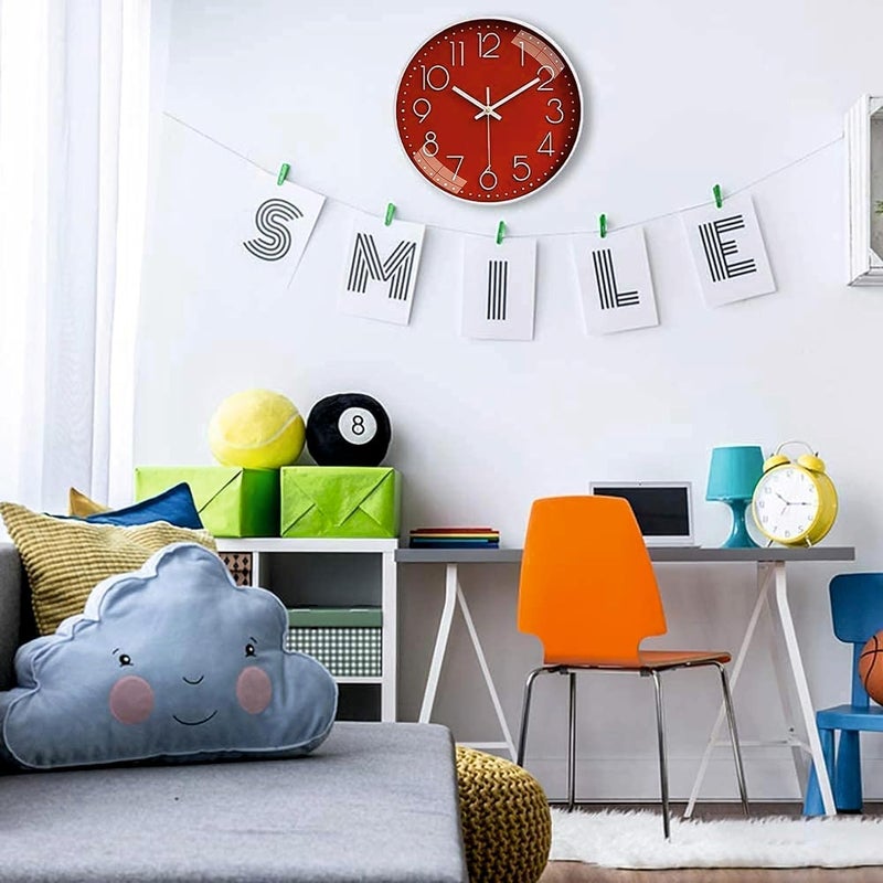 TEKCOOL ساعة حائط رقمية بلاستيكية 12" هادئة كوارتز زخرفية أحدث ساعة كلاسيكية تعمل بالبطارية دائرية سهلة القراءة للغرفة/المنزل/المطبخ/غرفة النوم/المكتب/المدرسة - (أحمر) - Image 5