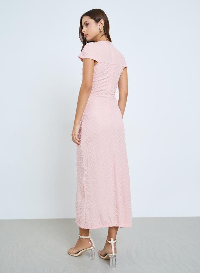 تايك تو فستان طويل وردي فاتح مزين بتفاصيل ملفوفة - Image 4
