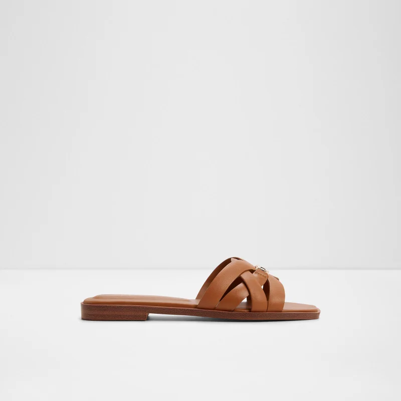 Jennaleriel -In Flat Sandals