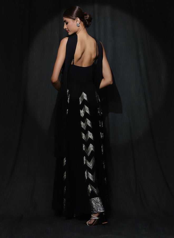 أيه كيه إس فستان نسائي أسود مطرز بلمعة بقصة واسعة من الأسفل - Image 5