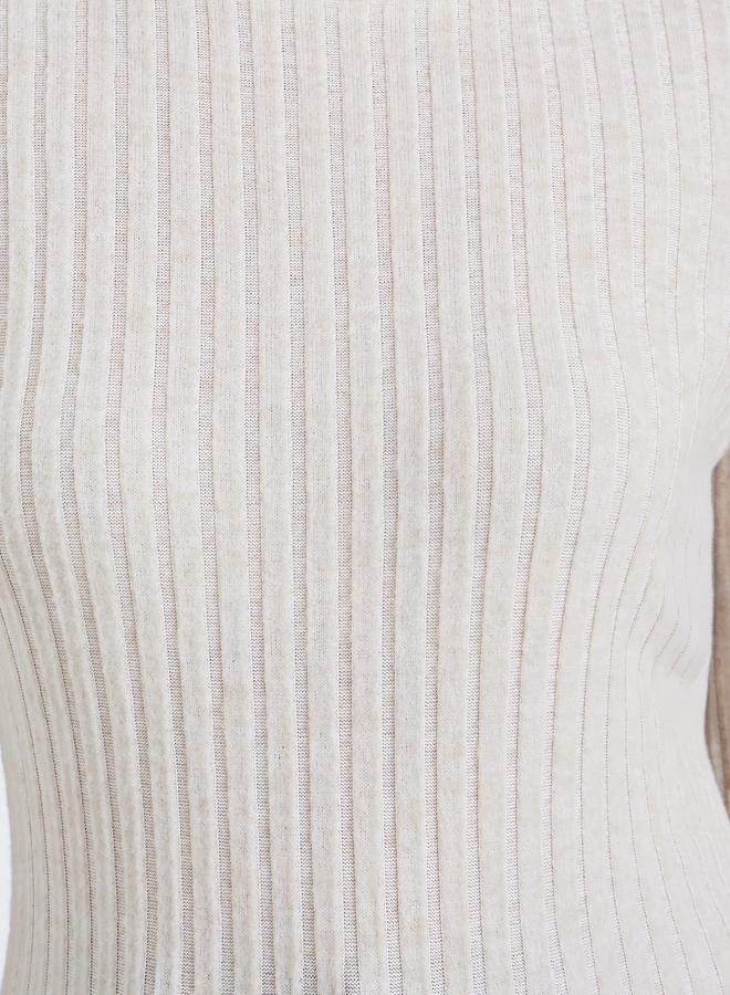 ستايلي بلوزة محبوكة بتفاصيل مضلعة مع أكمام طويلة - Image 3