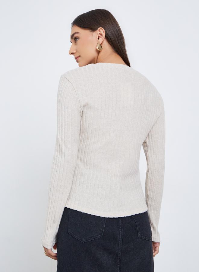 ستايلي بلوزة محبوكة بتفاصيل مضلعة مع أكمام طويلة - Image 4