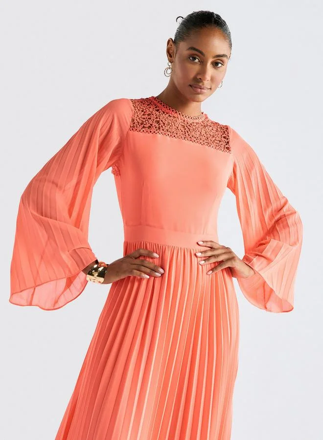 سبلاش فيڤ فستان بأكمام واسعة وتفاصيل دانتيل