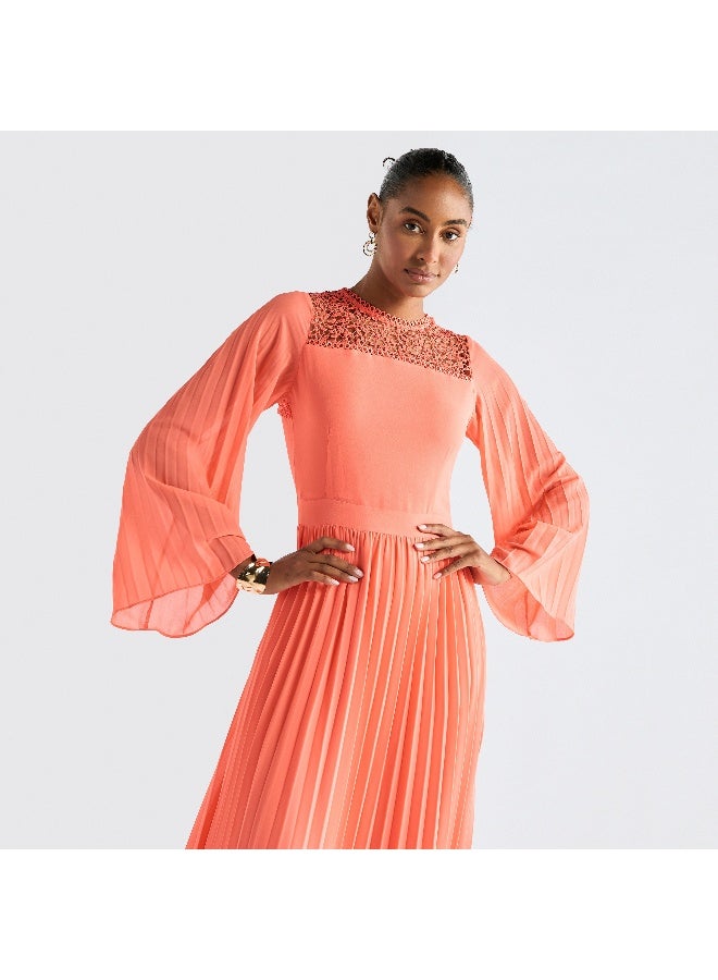 سبلاش فيڤ فستان بأكمام واسعة وتفاصيل دانتيل - Image 4