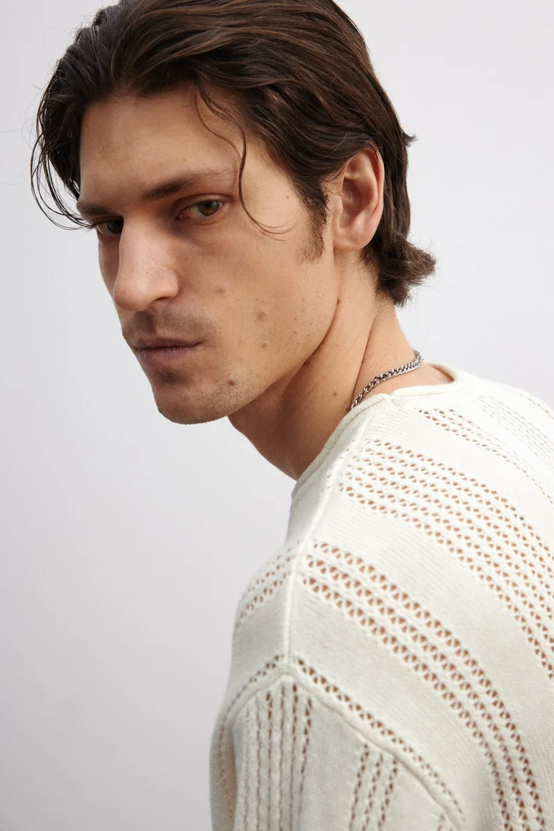 اتش اند ام كنزة محبوكة بنمط بوانتيل بقصّة عادية