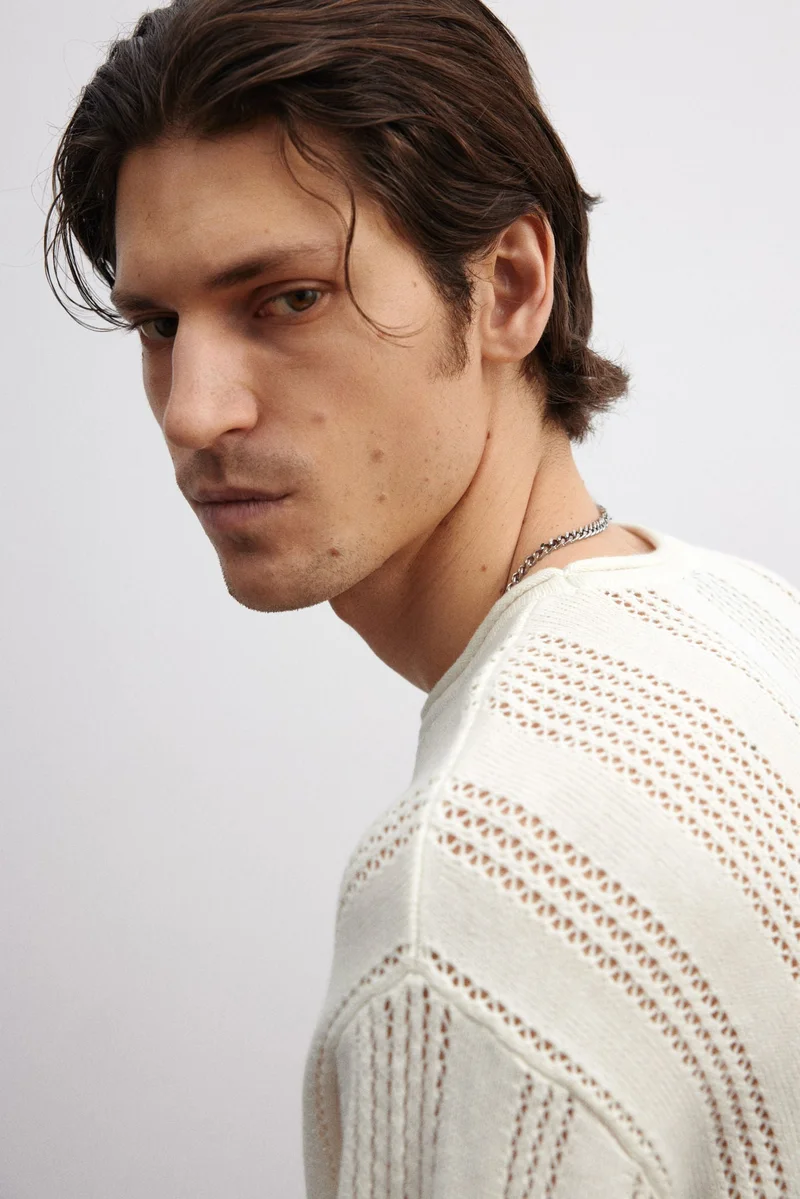 اتش اند ام كنزة محبوكة بنمط بوانتيل بقصّة عادية