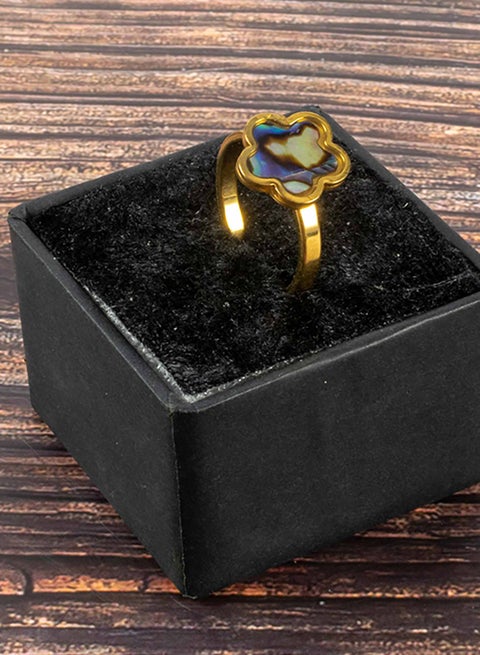 خاتم أستانليس ستيل ذهبي مطعم بمينا من صدف الأبالون شكل وردة مقاس 17