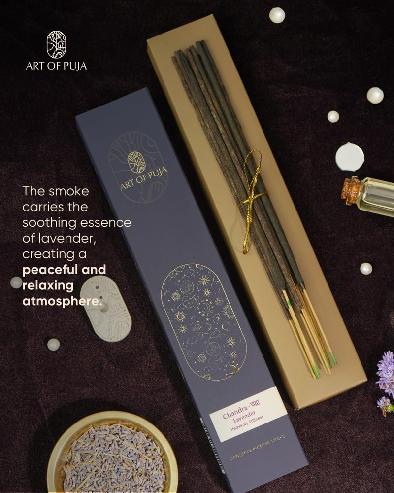 ART OF PUJA فن البوجا بخور اللافندر الحرفي – 30 عود عطر | 1 ساعة وقت احتراق، 2+ ساعة احتفاظ بالعطر | رائحة اللافندر الزهرية الهادئة، دخان منخفض | حامل عود عطر مجاني | أعواد البخور للمنزل - Image 4