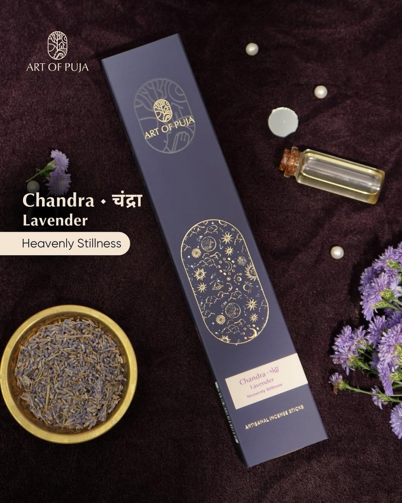 ART OF PUJA فن البوجا بخور اللافندر الحرفي – 30 عود عطر | 1 ساعة وقت احتراق، 2+ ساعة احتفاظ بالعطر | رائحة اللافندر الزهرية الهادئة، دخان منخفض | حامل عود عطر مجاني | أعواد البخور للمنزل - Image 2