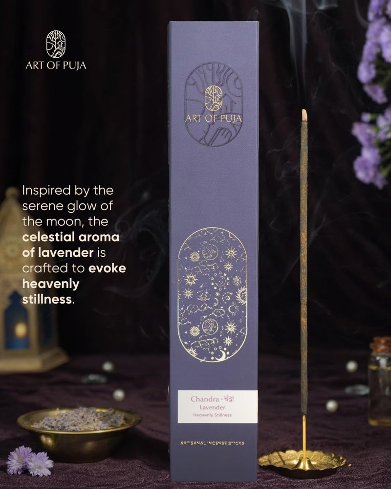 ART OF PUJA فن البوجا بخور اللافندر الحرفي – 30 عود عطر | 1 ساعة وقت احتراق، 2+ ساعة احتفاظ بالعطر | رائحة اللافندر الزهرية الهادئة، دخان منخفض | حامل عود عطر مجاني | أعواد البخور للمنزل - Image 3