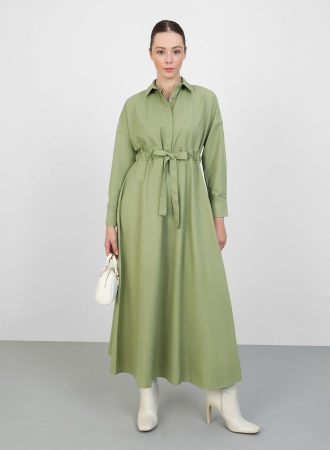 رفقة من مودانيسا فستان ماكسي سادة بأزرار وحزام ربط من رفقة مودانيسا - Image 1