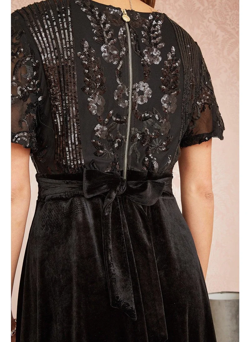 يامي Embellished Velvet Wrap Skater Midi Dress